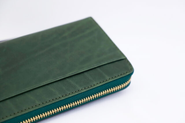 ゲッターズ飯田のおすすめは緑財布？2022年お金が貯まる財布の色を徹底調査！